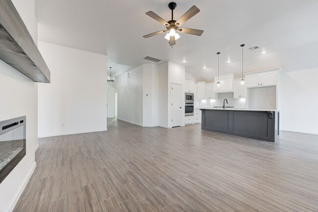 Building Photo - New Home in Newcastle for Lease! 1189 Atla...
