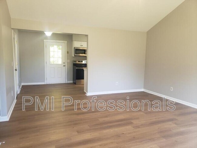 Foto del edificio - 2717 Reynolds Dr