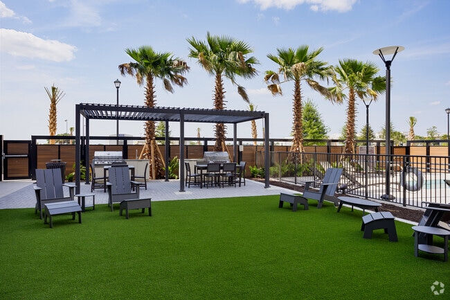Outdoor Seating - Luna at Viera