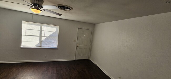 Building Photo - 1902 Huff St