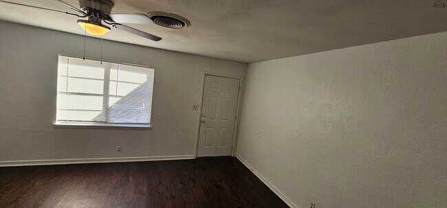 Foto del edificio - 1902 Huff St