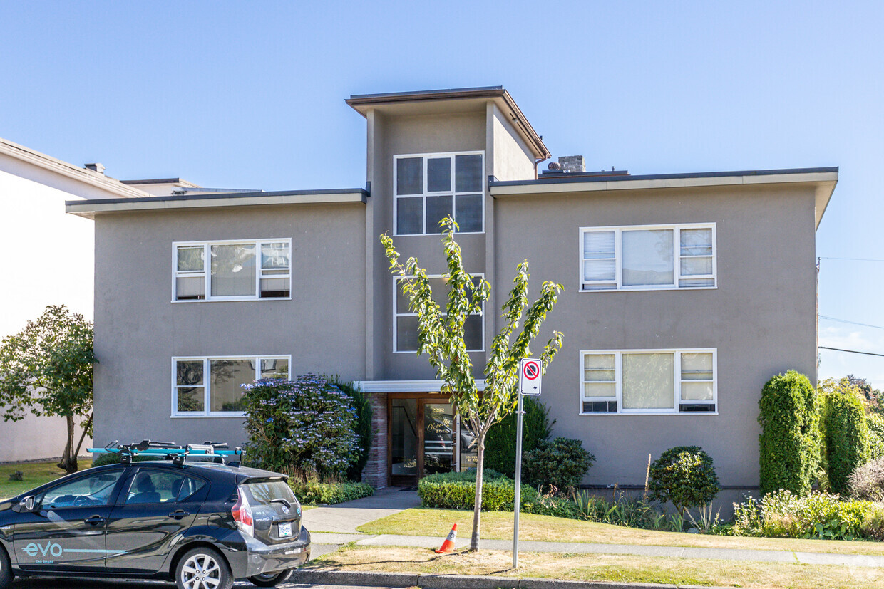 Building Photo - Clovelly Apartments