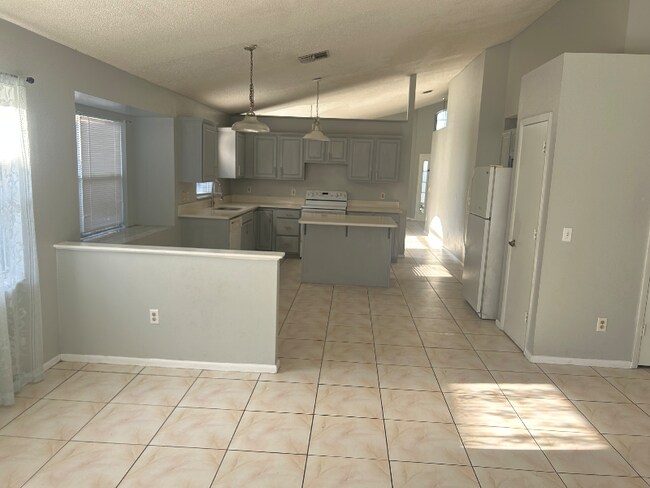 Building Photo - 2883 Burwood Ave