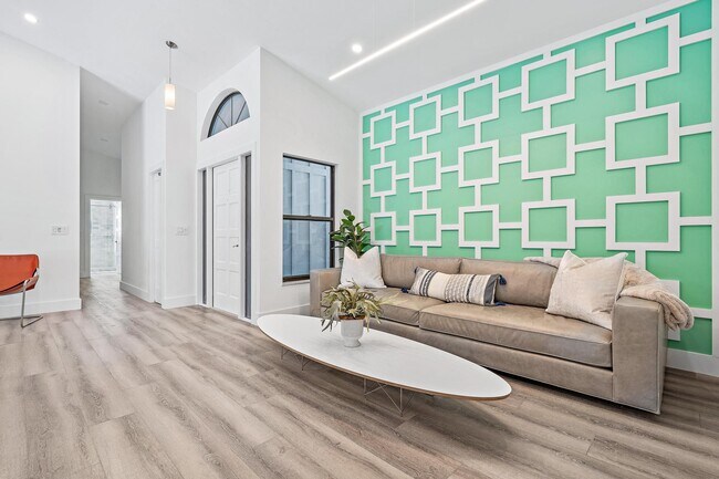 Foto del edificio - 905 Sandy Oaks Dr