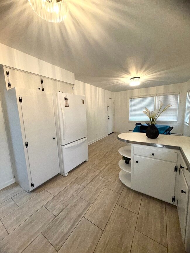 Building Photo - 2308 Oakton St