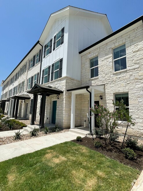 Apartments With Attached Garages In Pflugerville