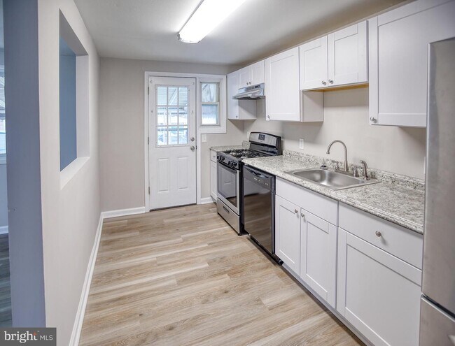 Building Photo - 916 Foxcroft Ln