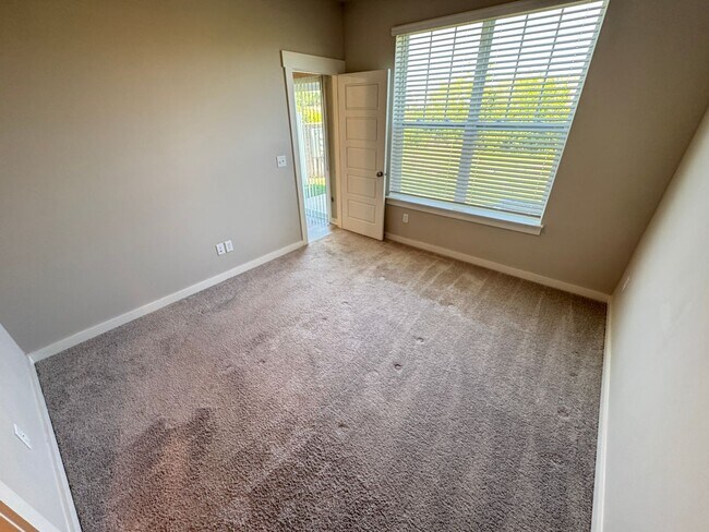 Building Photo - 767 Mickelson Way