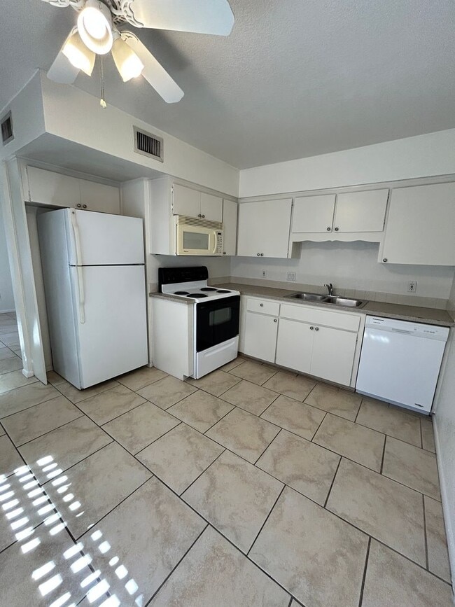 Building Photo - 3441 Oro Grande Blvd