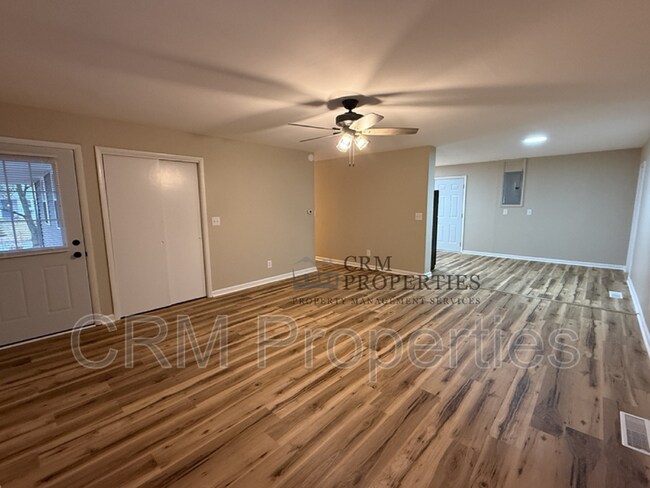 Foto del edificio - 5702 Mendota Dr