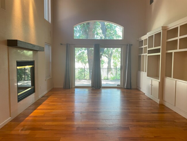 Foto del edificio - 1500 Scenic Dr