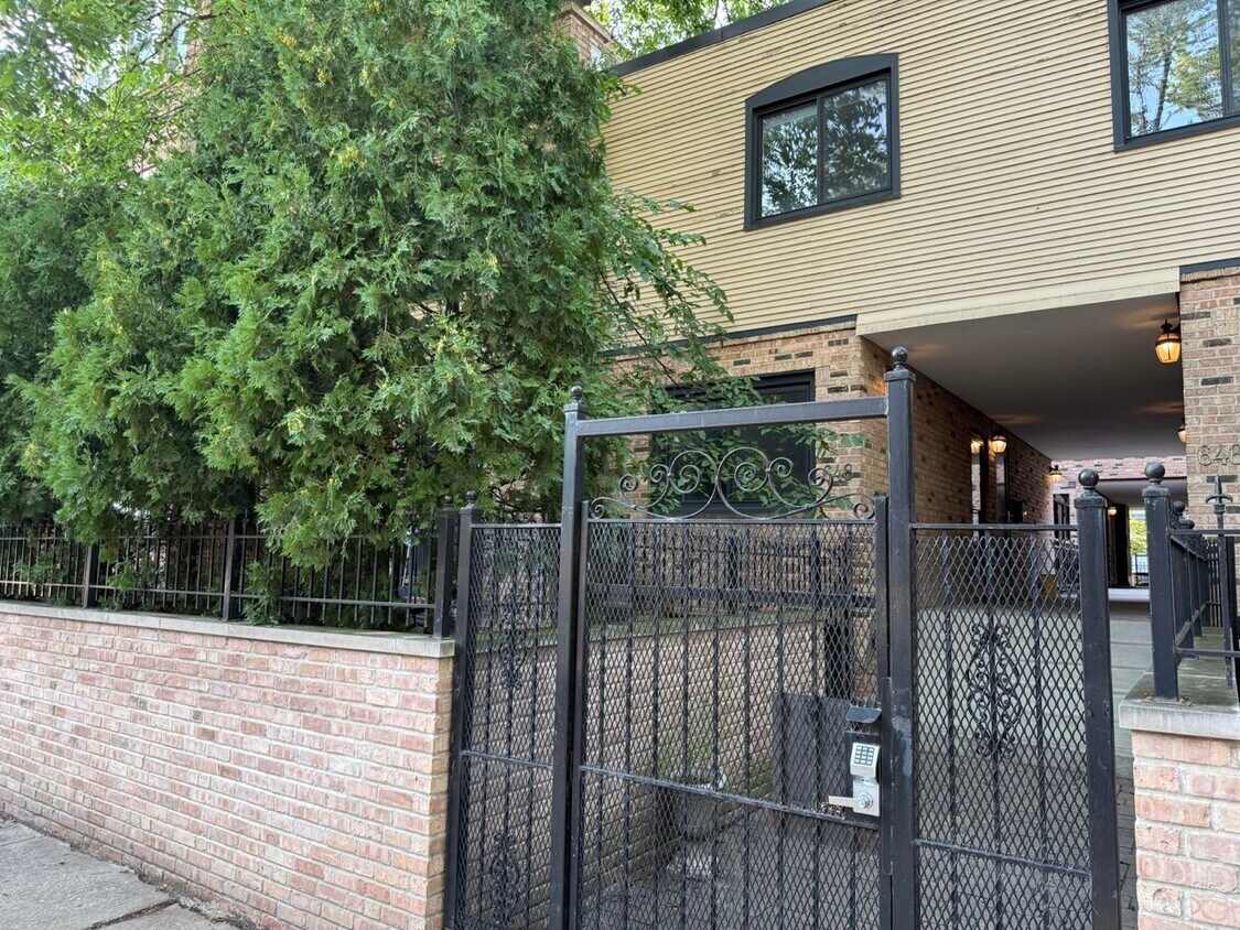 Foto principal - 646 W Belden Ave