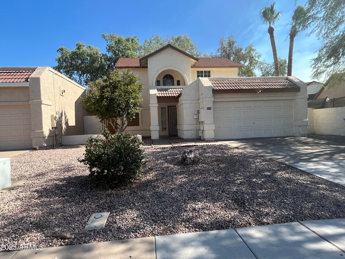 Primary Photo - 1241 W Calle Del Norte