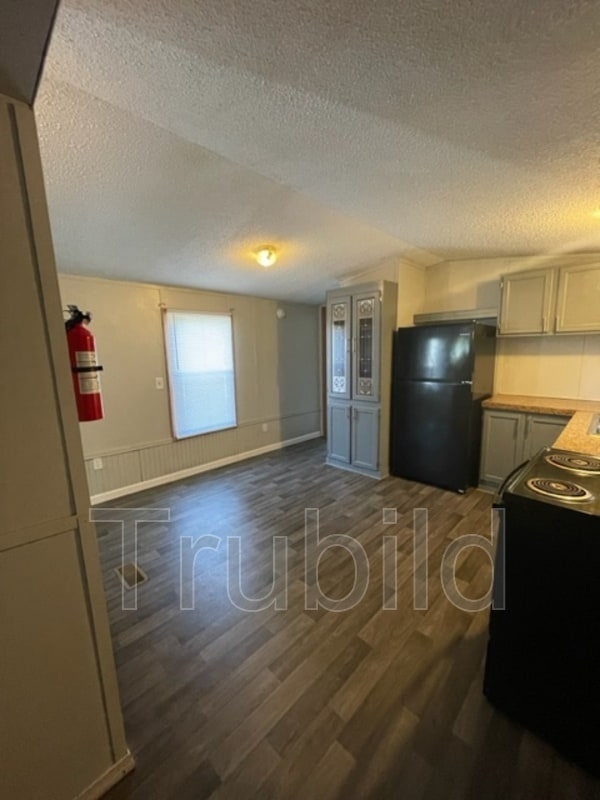 Building Photo - 44 Somerset Dr