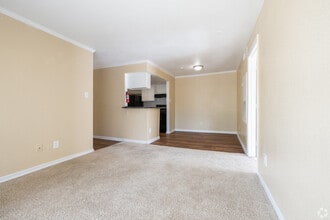 LIVING ROOM - 614 SQFT. - Venetian Apartamentos Houston
