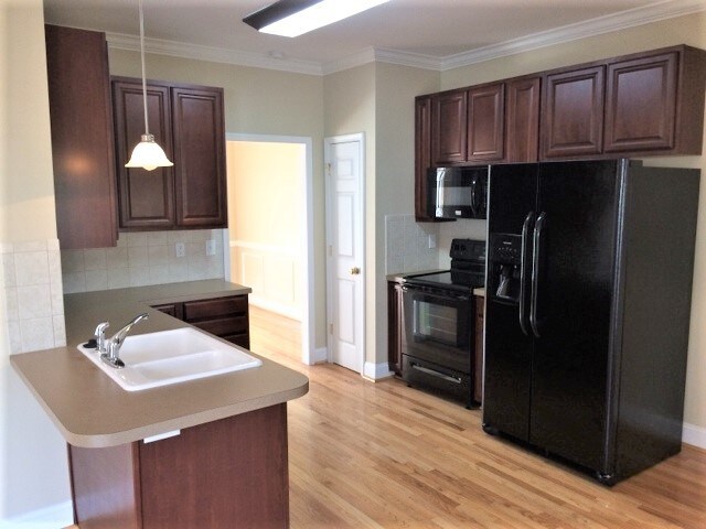 Building Photo - 1710 Springfield Village Court