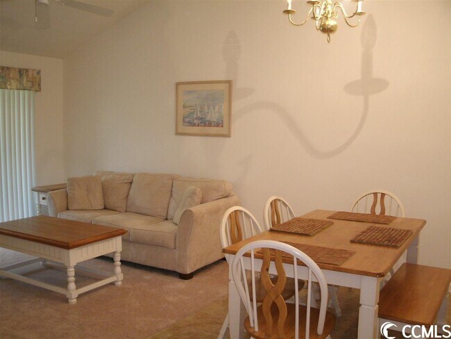 Foto del edificio - 562 Blue Stem Dr