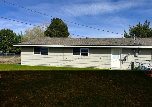 Building Photo - 1949 Alta Dr