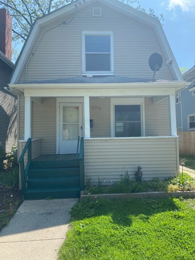 Primary Photo - 904 N Pine St