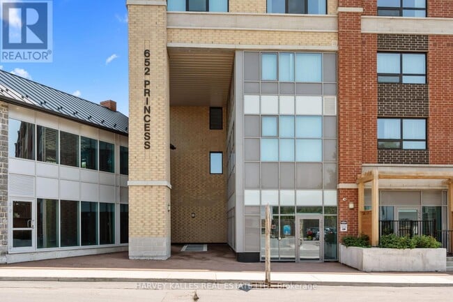 Building Photo - 652 Princess St