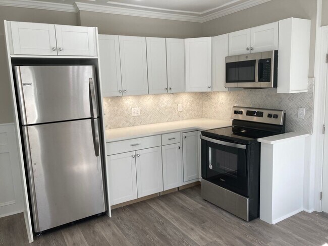 Building Photo - Short Term Rental - Fully Renovated - 5 Be...