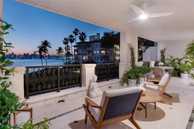 Foto del edificio - 4822 Fisher Island Dr