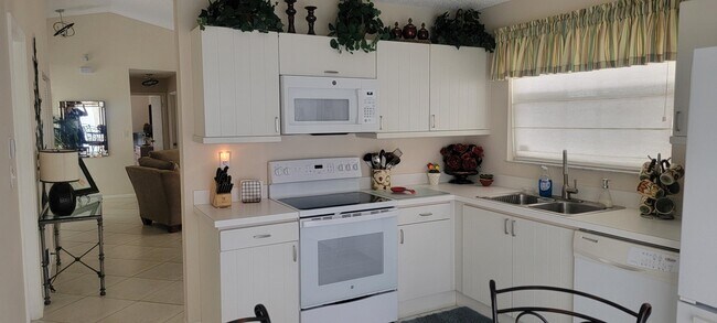 Building Photo - 2529 Bedford Mews Dr