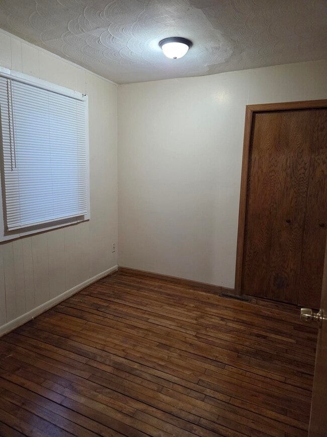 Building Photo - 4006 N Bryant Ave