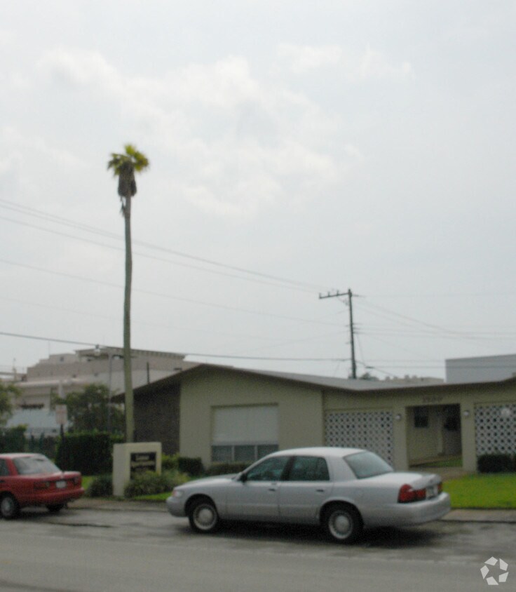 Building Photo - 3500 Polk St