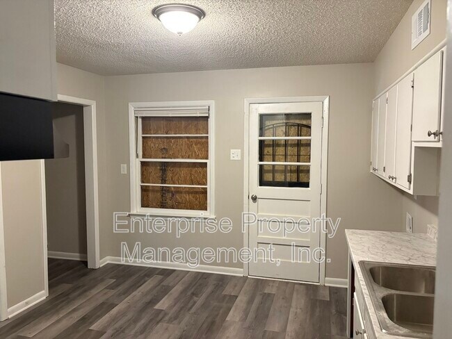 Building Photo - 3283 Frayser View Dr