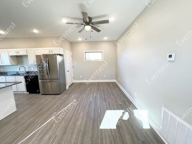 Foto del edificio - 210 W Hickory St