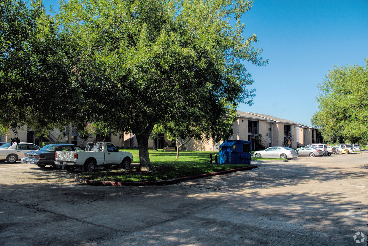 Building Photo - Crosby Meadows Apartments