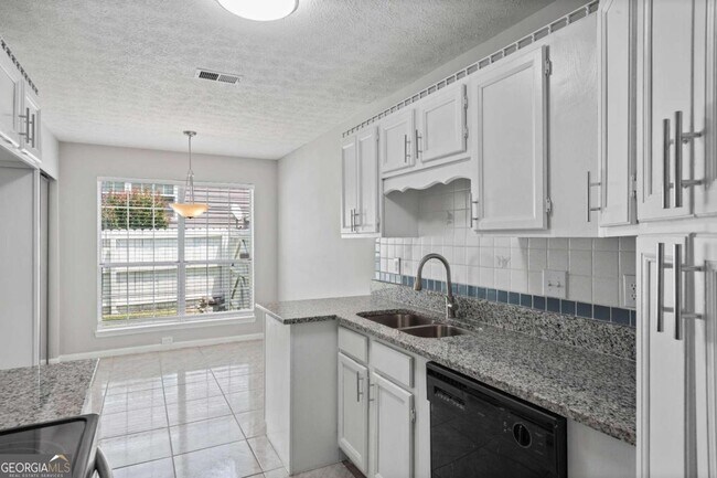 Foto del edificio - 5934 Fairfield Estat Dr
