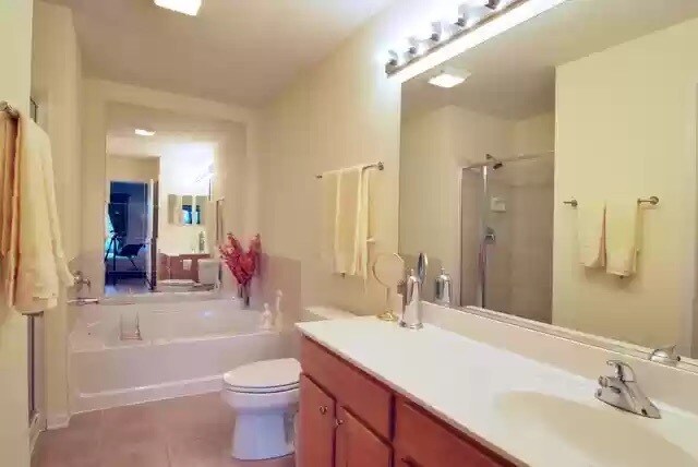 Master bathroom - 1531 S Candlestick Way