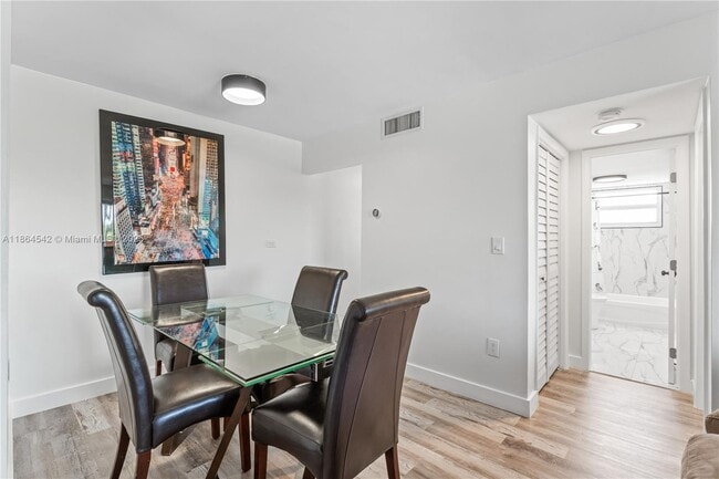 Foto del edificio - 2401 SW 10th St