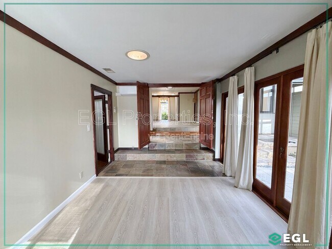 Foto del edificio - 7601 Kittyhawk Ave