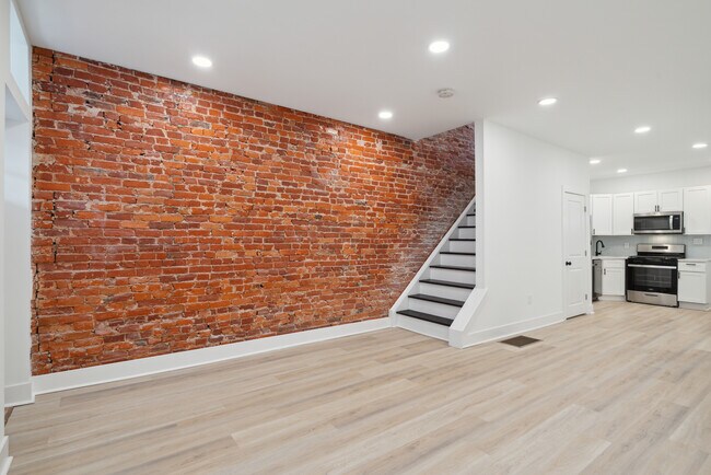 Foto del edificio - 1672 N Wilton St