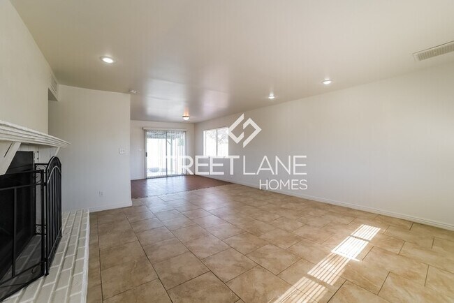 Building Photo - NOW OFFERING FIRST FULL MONTH FREE!!