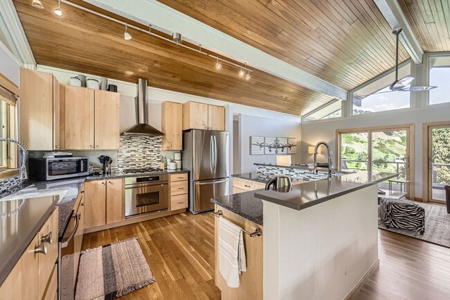 Stunning 4 BDR/2BA Mountain Retreat - Stunning 4 BDR/2BA Mountain Retreat House