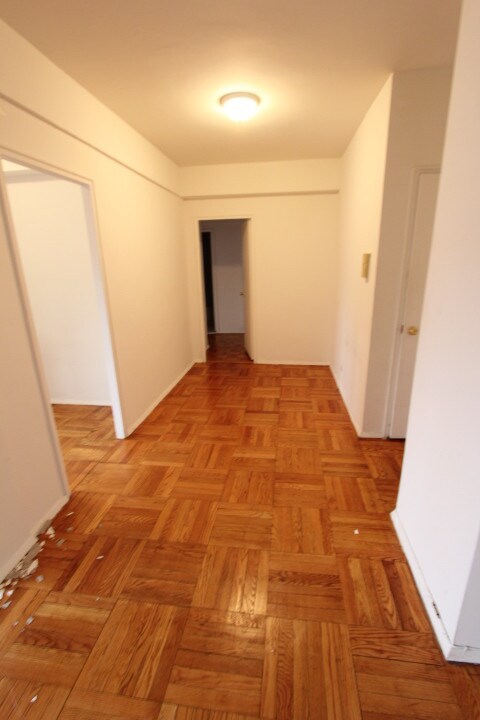 Building Photo - 10106 67th Dr