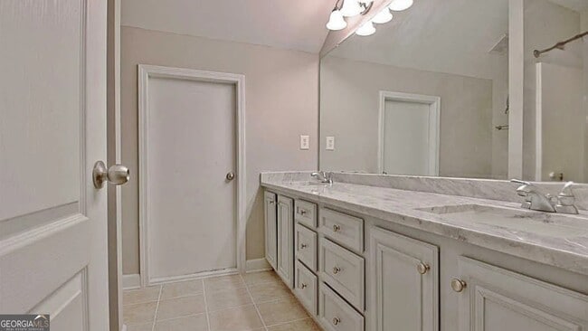 Building Photo - 2717 Mt Carmel Rd