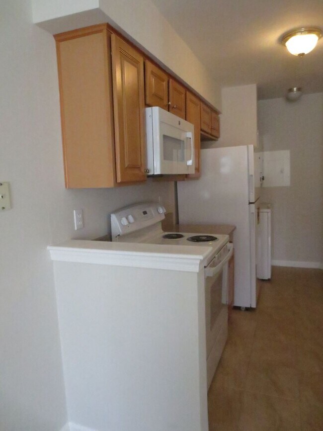 Foto del edificio - 2 BR, 1 BA Condo Military HWY & Indian River Rd