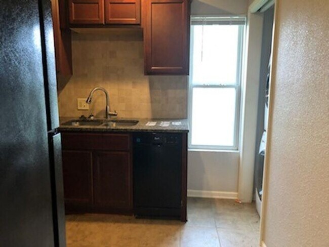 Foto del edificio - Affordable Duplex in Olathe-Showing NOW!!