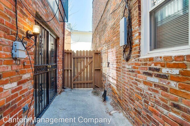 Building Photo - 2 br, 2 bath House - 7 E. Hamburg St.