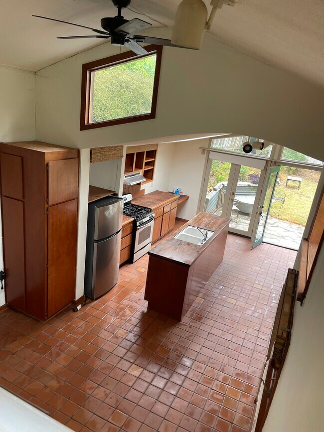 Building Photo - 80 Corona Way