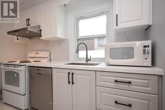 Building Photo - 296 Altha Ave