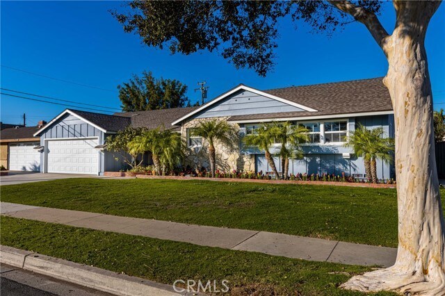 Building Photo - 2427 E Normandy Dr