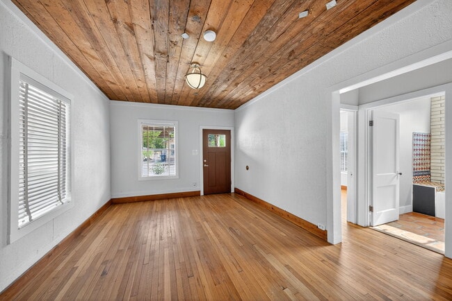 Building Photo - 224 Forrest Ave