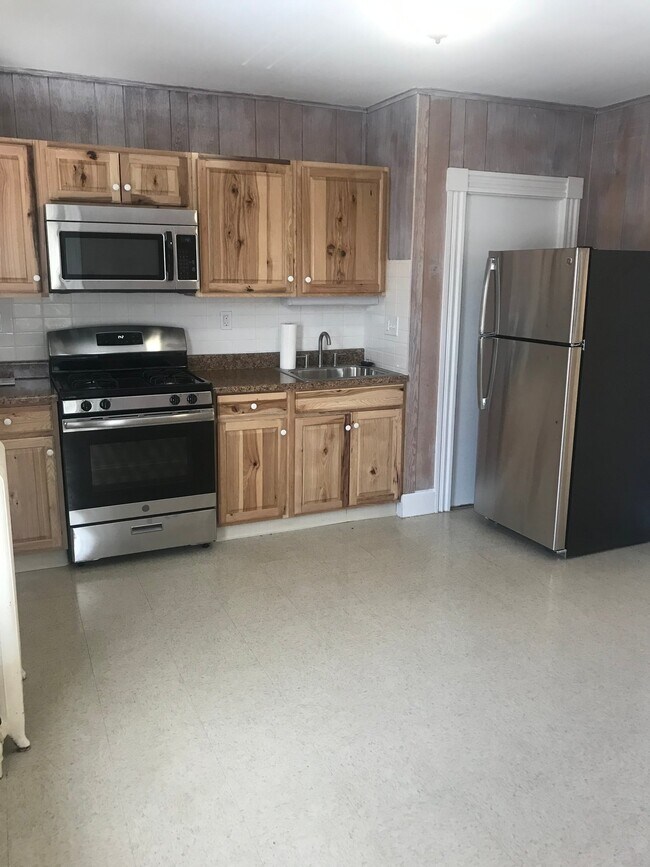 Building Photo - 25 R Saunders St