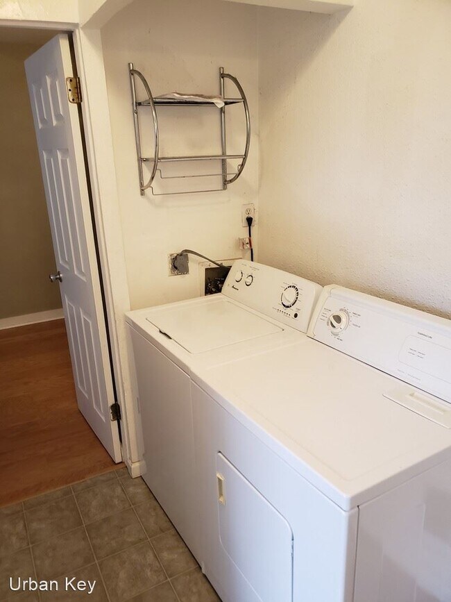 Foto del edificio - 5049 Delridge Way SW